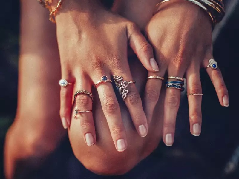Gemstone Diamond Engagement Rings: Selecting Perfect Gemstone Diamond Engagement Rings