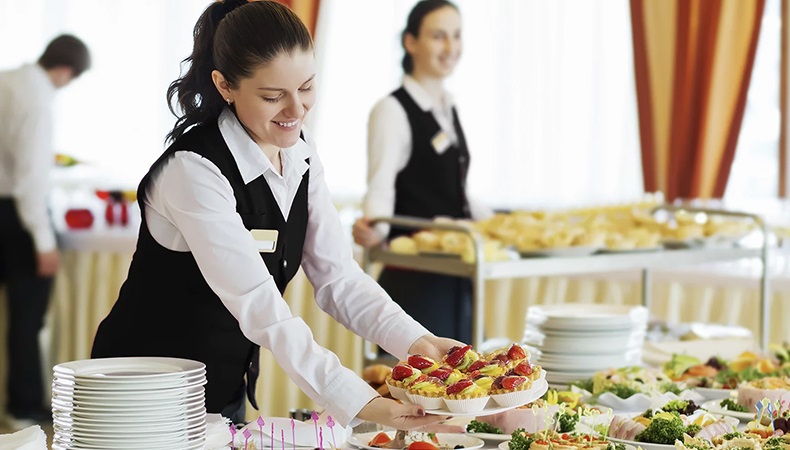 Get the best advice for hiring the perfect wedding catering services